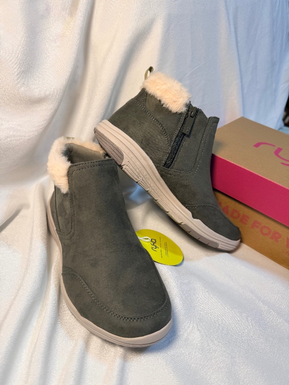Ryka Amaze Women’s Ankle Boots Size 8W Alpine Green Faux Fur New in Box